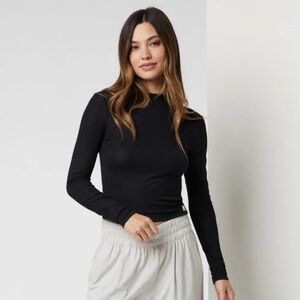 Vuori Ribbed Mock Long Sleeve Tee